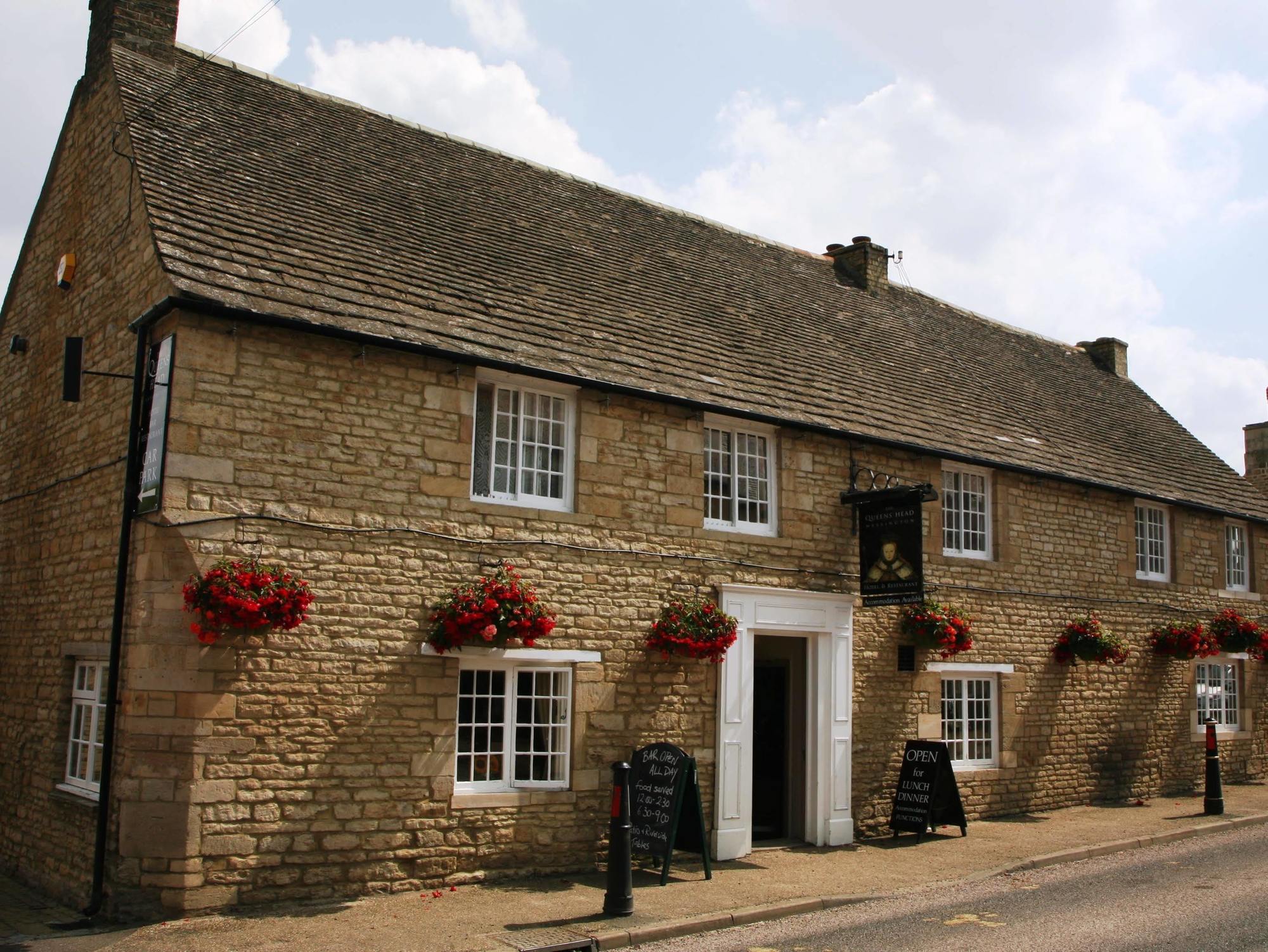 Queens Head Inn Nassington Exterior foto