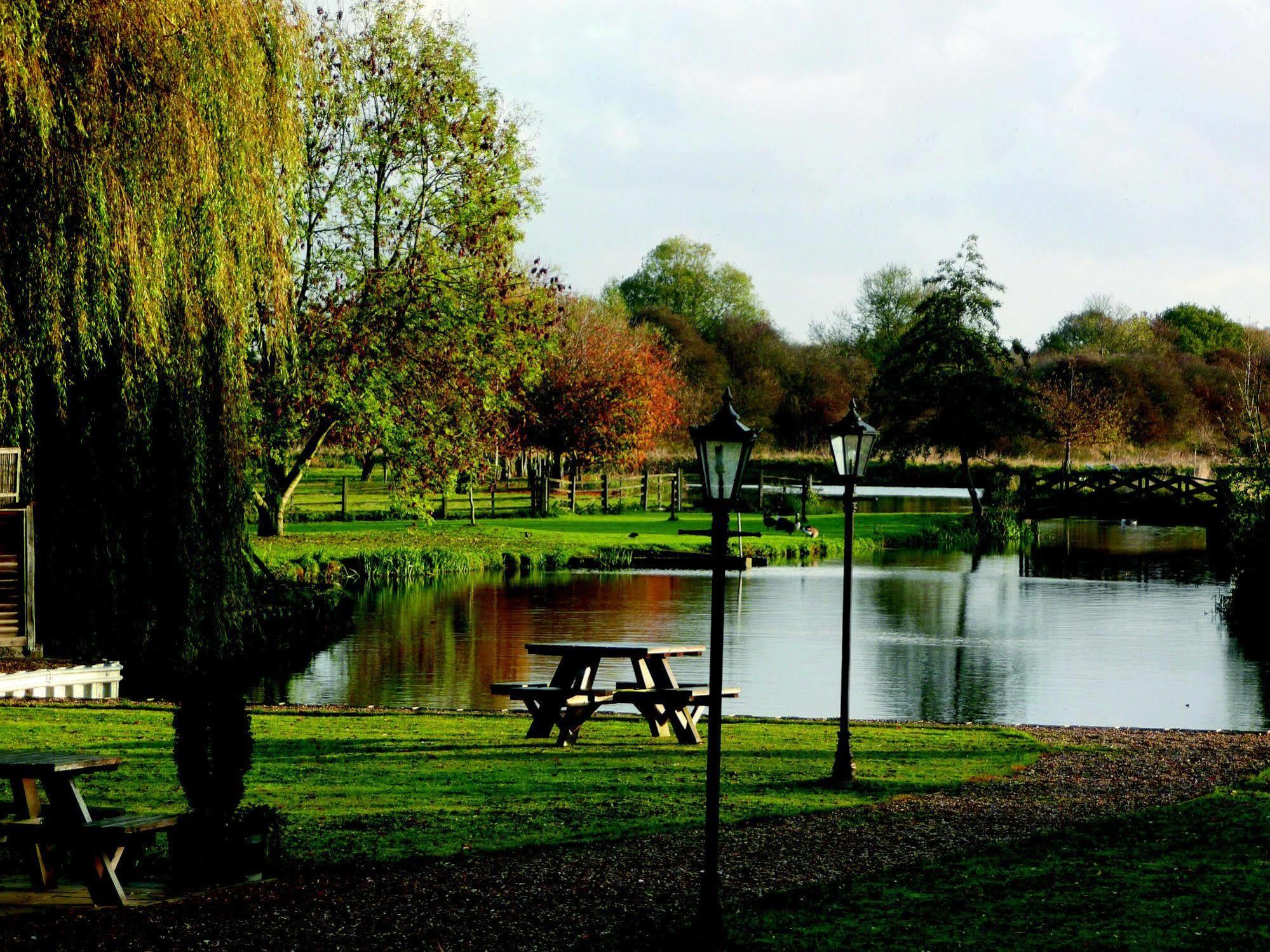 Queens Head Inn Nassington Restaurante foto