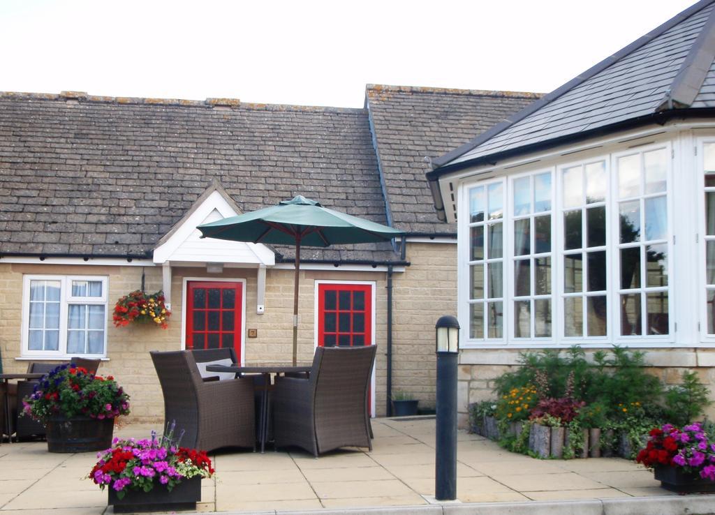 Queens Head Inn Nassington Exterior foto